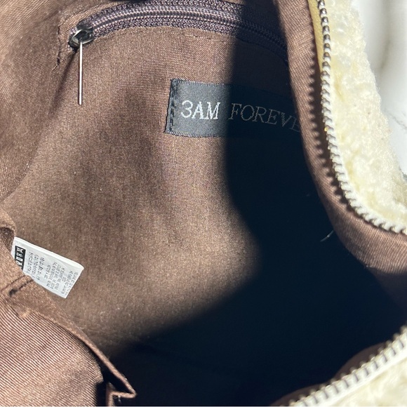 3AM FOREVER two tone cream Gray Colorblock Sherpa Fleece Crossbody Bag Pom Charm - Picture 6 of 9